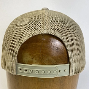 Custom High Quality Men Polyester Cap 6 Panel Plain Structured Slightly Curved Brim Mesh Snapback Trucker Hat
