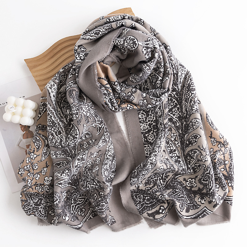 Wholesale ladies Printing Viscose Scarf Thin Winter Long pashmina Scarf For women