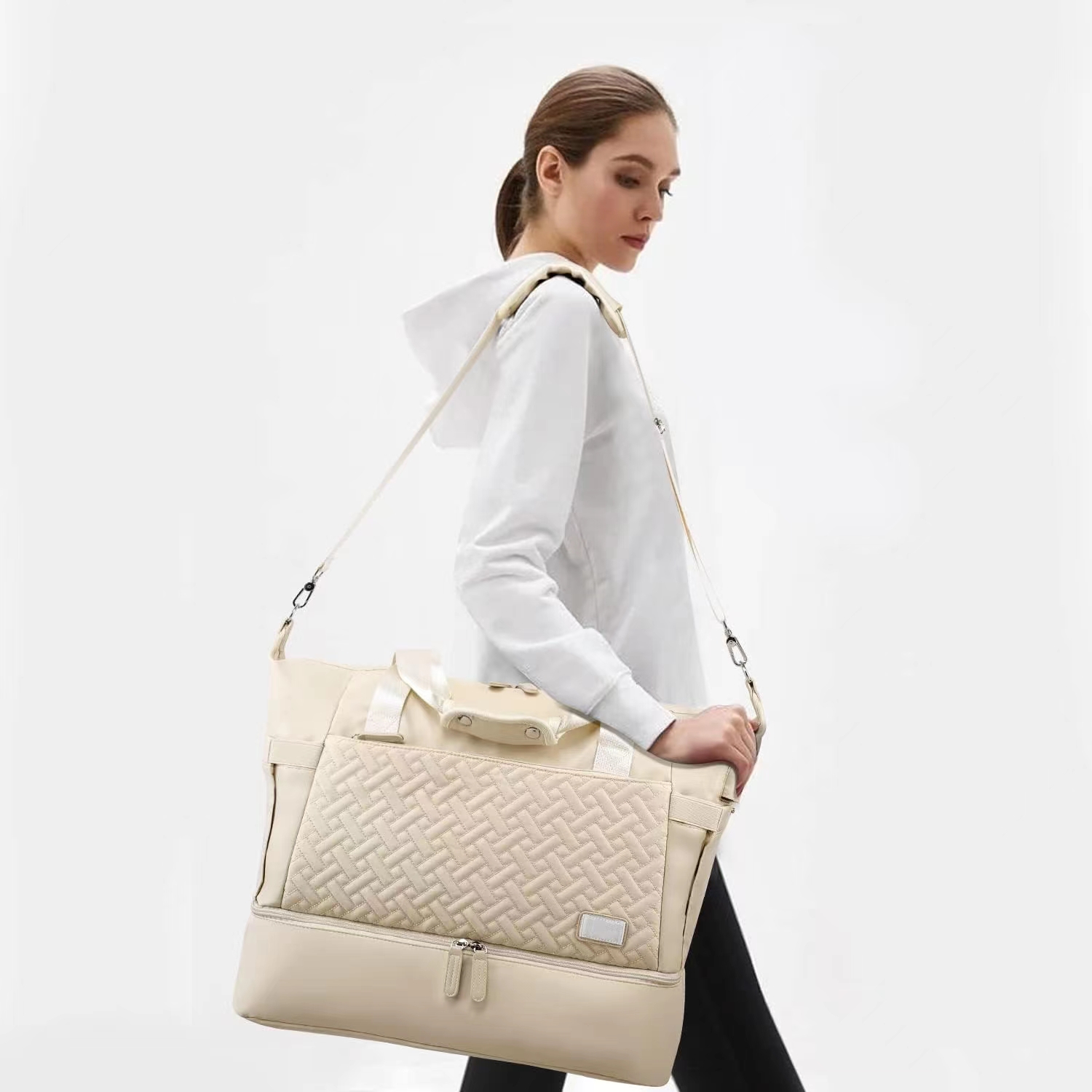 Explore the unique design features of multi compartment travel bag, their versatile uses, and how XINHUI offers customizable options