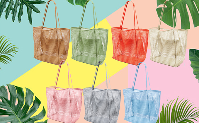 Our mesh tote bag with zipper is perfect for your beach outings.
