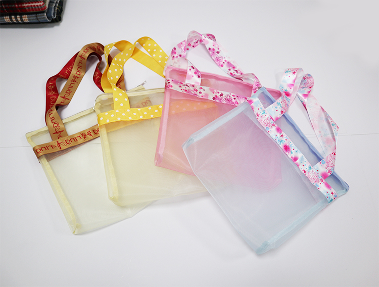 Explore the unique design features of mesh shower bag, their versatile uses, and how XINHUI offers customizable options.