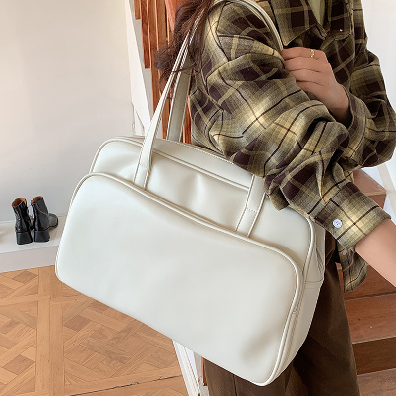 Explore the unique design features of black faux leather tote bag, their versatile uses, and how XINHUI offers customizable options.
