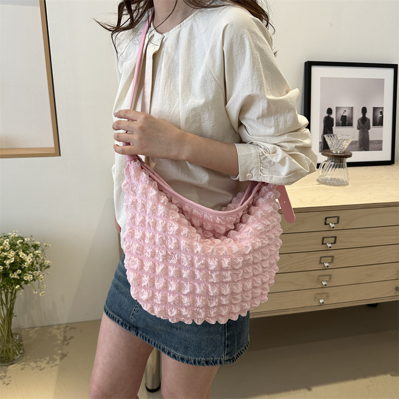 A stylish and practical quilted crossbody bag featuring a sophisticated quilted design, adjustable straps, and lightweight materials. Perfect for everyday use, casual outings, and formal occasions.