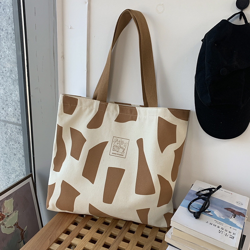 Explore the unique design features of canvas beach tote bags, their versatile uses, and how XINHUI offers customizable options.