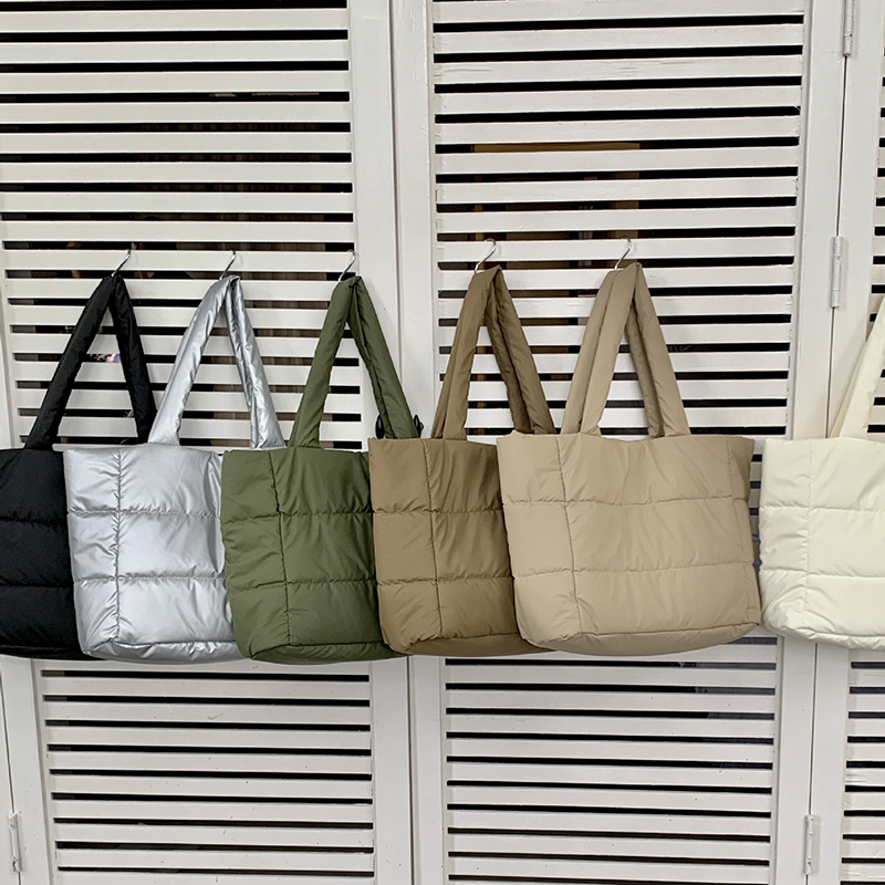 Explore the unique design features of simple tote bag design, their versatile uses, and how XINHUI offers customizable options.