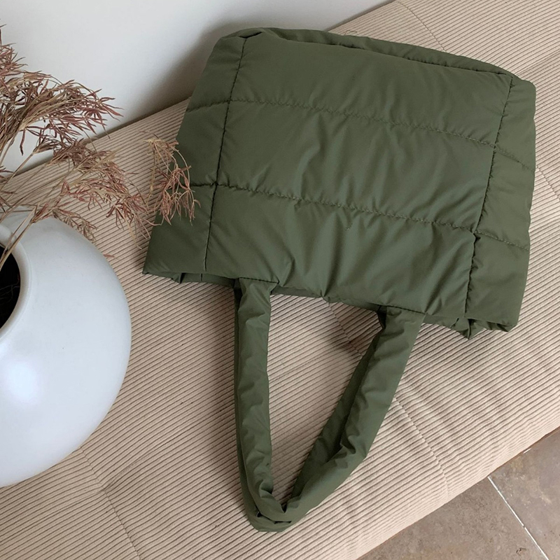 Explore the unique design features of simple tote bag design, their versatile uses, and how XINHUI offers customizable options.