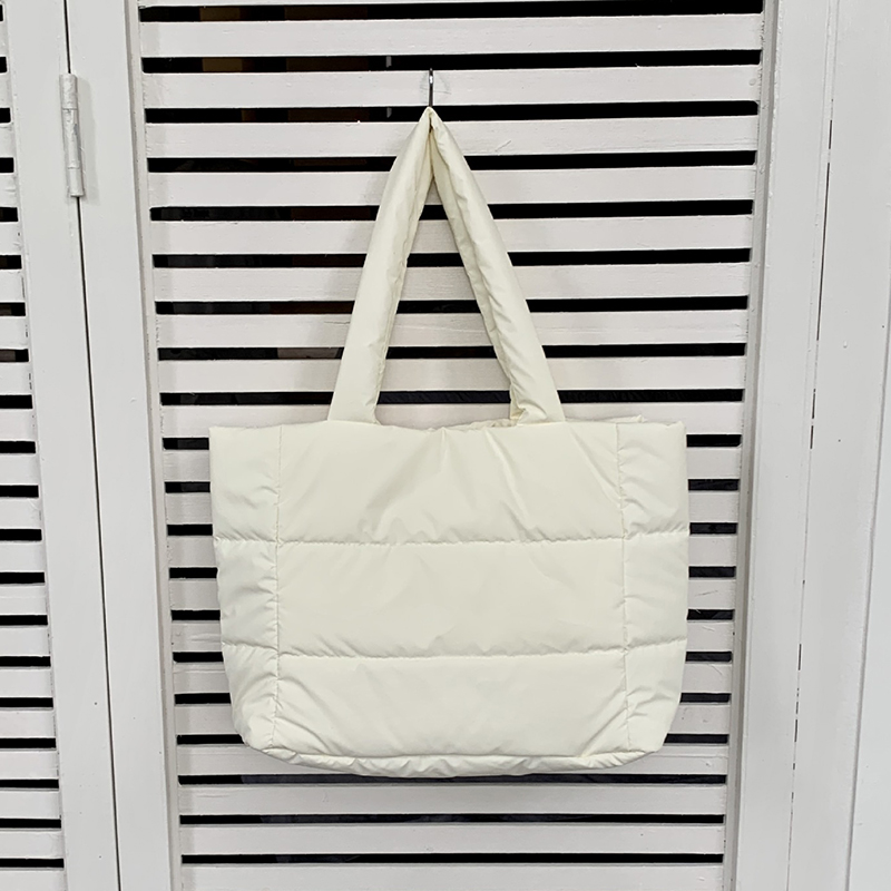 Explore the unique design features of simple tote bag design, their versatile uses, and how XINHUI offers customizable options.