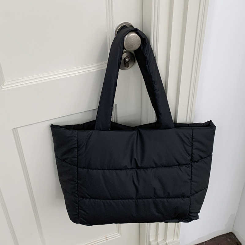Explore the unique design features of simple tote bag design, their versatile uses, and how XINHUI offers customizable options.
