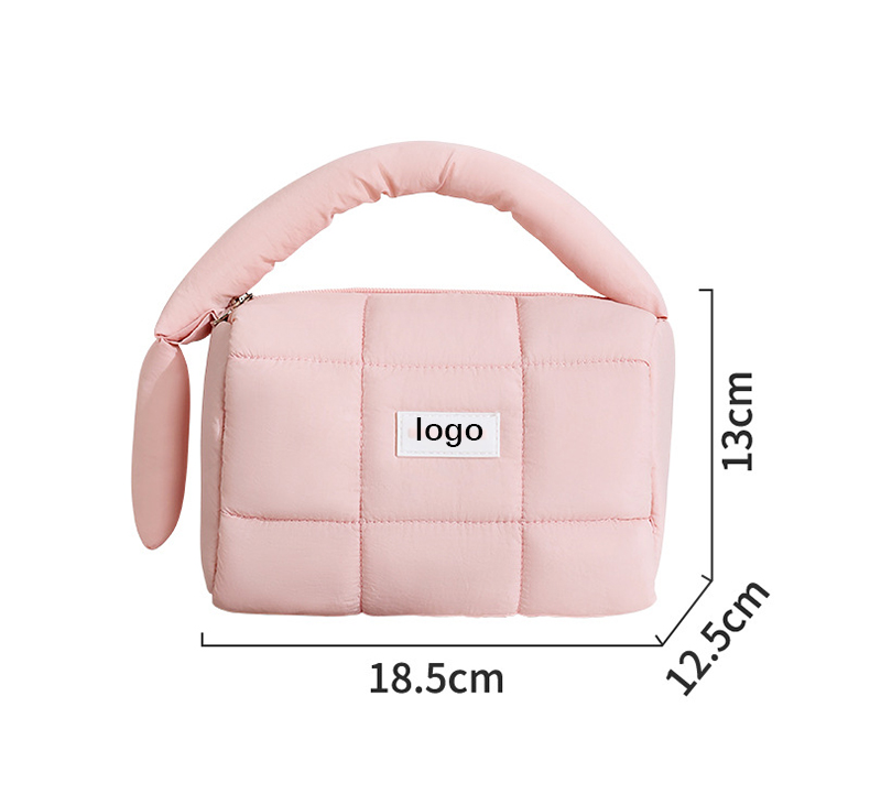 Explore the design features of the ideal small makeup bag, perfect for travel and everyday use. Learn how XINHUI offers customizable, cute makeup bags to suit your unique needs.