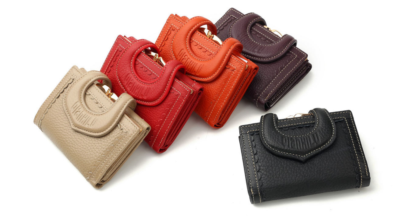 Discover the elegance and practicality of wallet purses and crossbody bags for women. Learn why these accessories are must-haves for every fashion-forward wardrobe in 2025.
