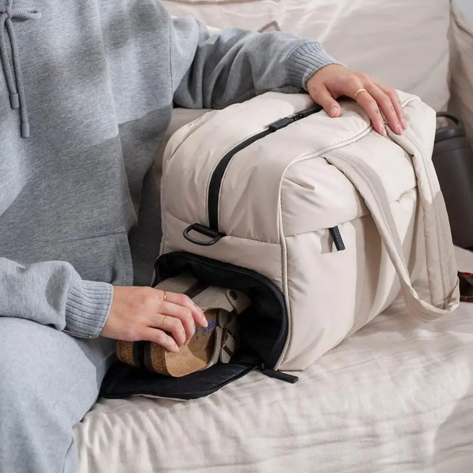 Explore the unique design features of the tote bag marc jacobs, their versatile uses, and how XINHUI offers customizable options.