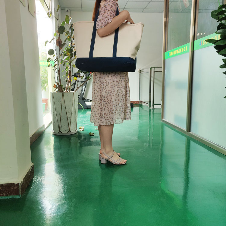 Explore the unique design features of cotton canvas tote bag, their versatile uses, and how XINHUI offers customizable options