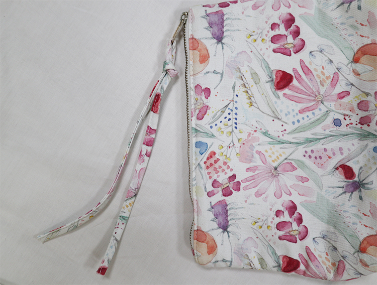 Explore the unique design features of floral cosmetic bag, their versatile uses, and how XINHUI offers customizable options.