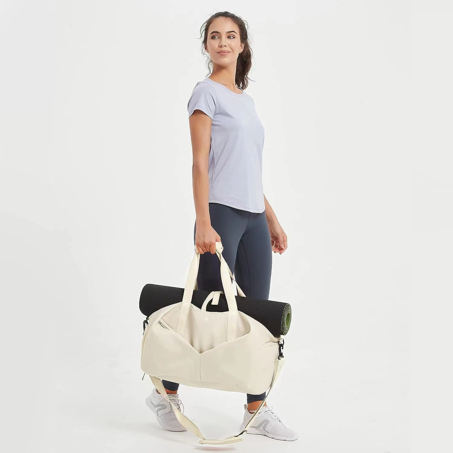 Discover the travel laundry bag features - this yoga bag boasts 3 front pockets for quick access to essentials like glasses, phone, and wallet
