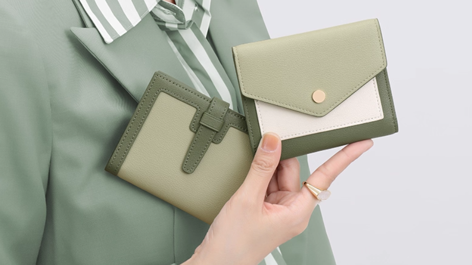 Discover the elegance and practicality of wallet purses and crossbody bags for women. Learn why these accessories are must-haves for every fashion-forward wardrobe in 2025.