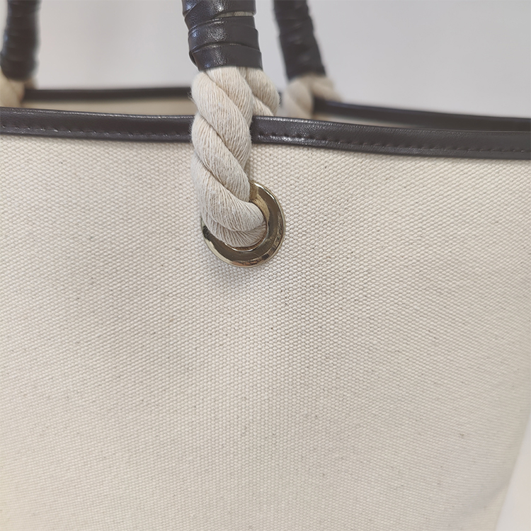 Explore the unique design features of canvas tote bags personalized, their versatile uses, and how XINHUI offers customizable options.
