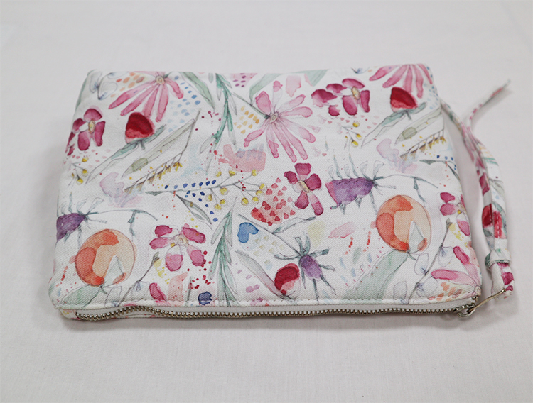 Explore the unique design features of floral cosmetic bag, their versatile uses, and how XINHUI offers customizable options.