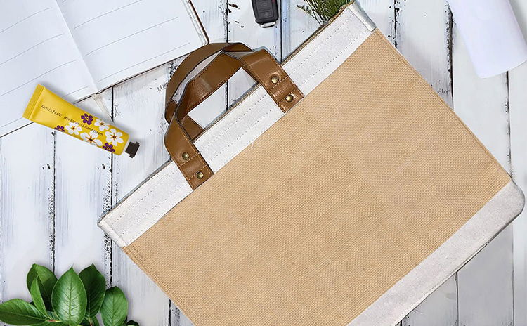 Explore the unique design features of jute tote bags with logo, their versatile uses, and how XINHUI offers customizable options.