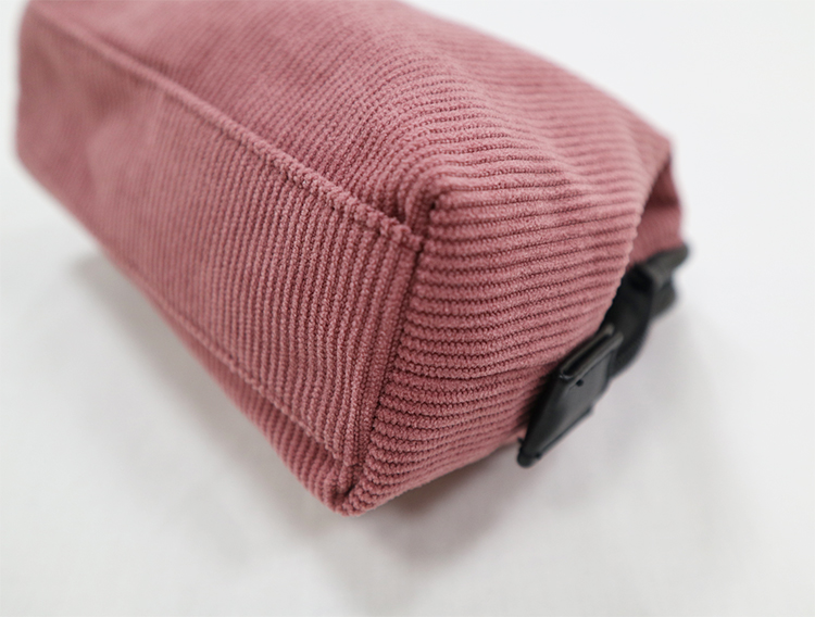 Explore the unique design features ofcorduroy makeup bag, their versatile uses, and how XINHUI offers customizable options.