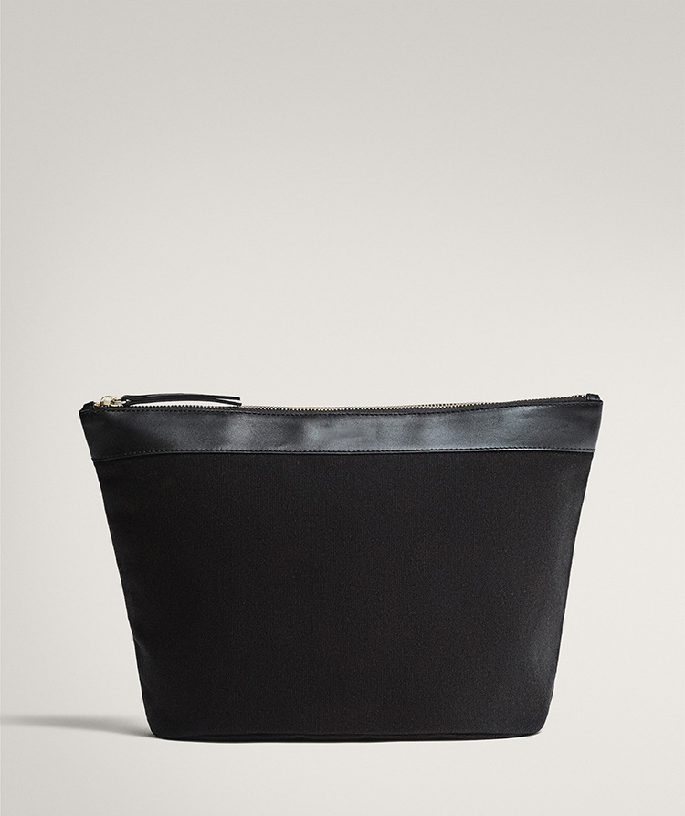 Explore the unique design features of cosmetic pouch for travel, their versatile uses, and how XINHUI offers customizable options.