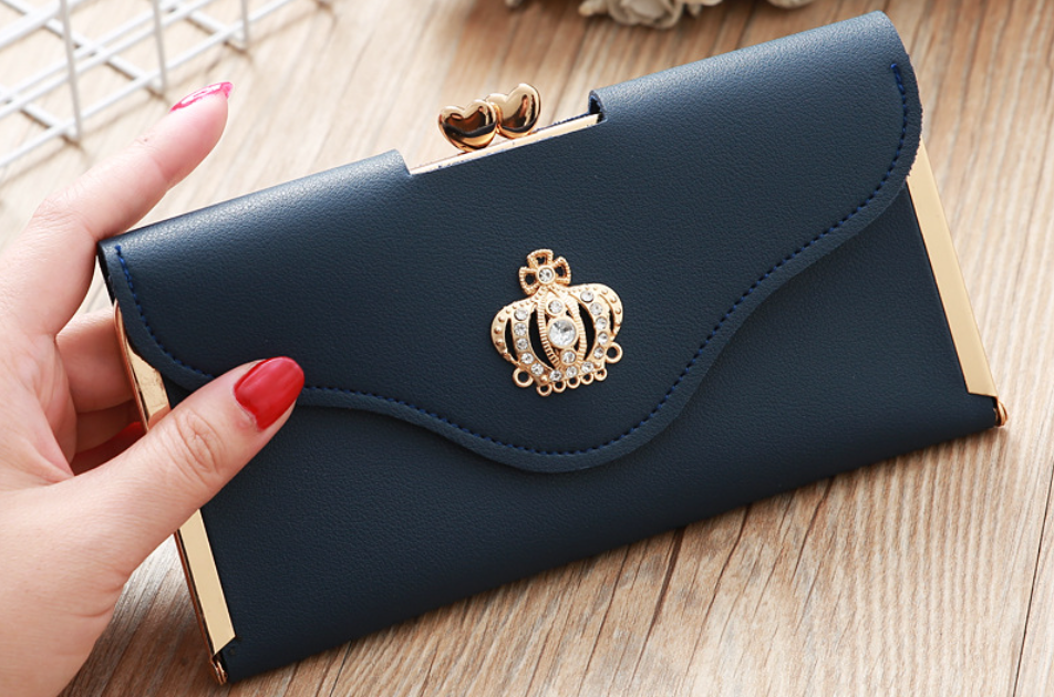 Discover the elegance and practicality of wallet purses and crossbody bags for women. Learn why these accessories are must-haves for every fashion-forward wardrobe in 2025.