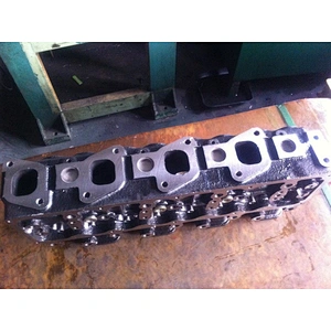 TD23 engine cylinder head