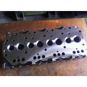 TD23 engine cylinder head