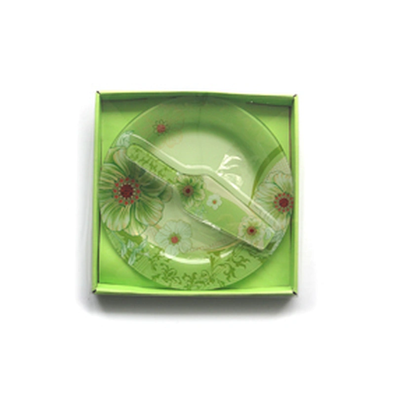 Cake plate with scoop