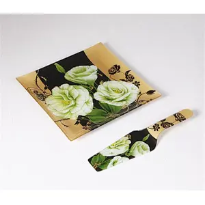 Cake plate with scoop