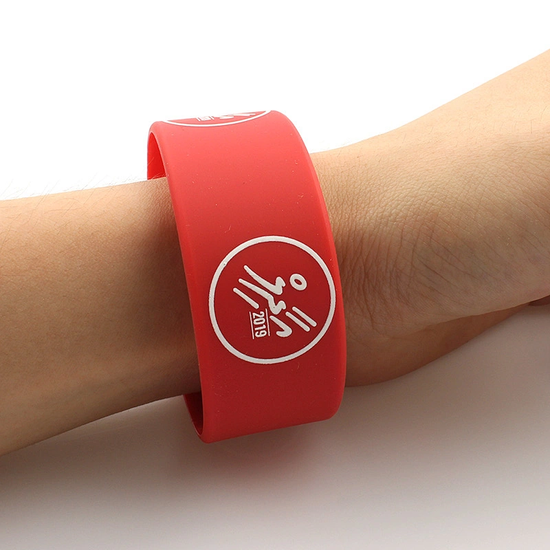 2019 Factory Customized Logo Brand Rubber Silicone Wristband Bracelet