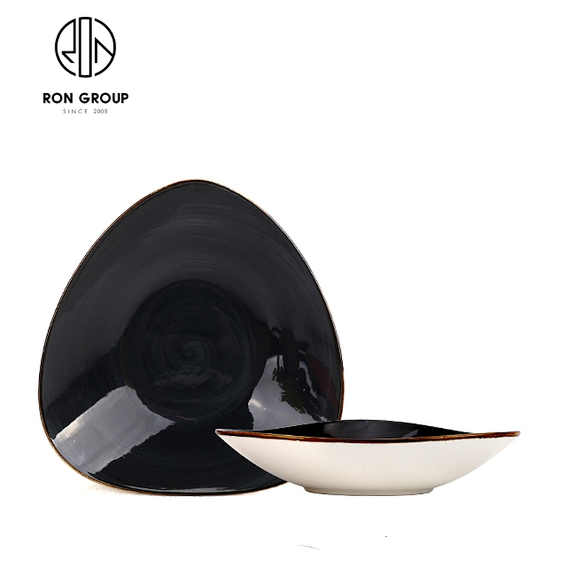 Factory Wholesale Black Ceramic Restaurant Dinner Triangle Deep Plate