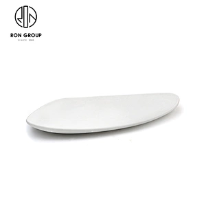 Hotel Tableware Safe Porcelain Unique 15 Inch Triangular Dinner Plate