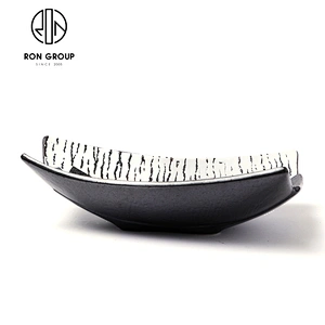 Japanese Ceramic Tableware 7.25 Inch Boat Shaped Dinner Plate For Restaurant
