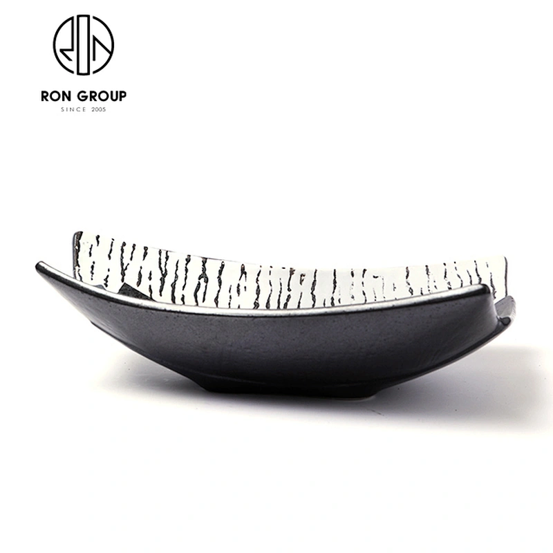 Japanese Ceramic Tableware 7.25 Inch Boat Shaped Dinner Plate For Restaurant