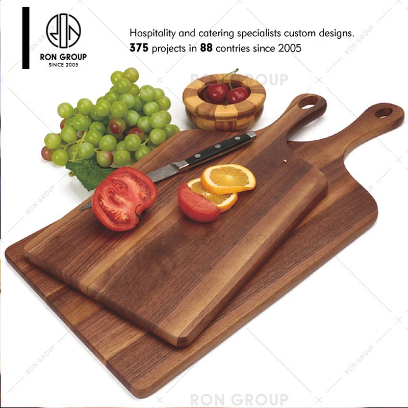 Wholesale Italian style restaurant natural wood pizza board with handle