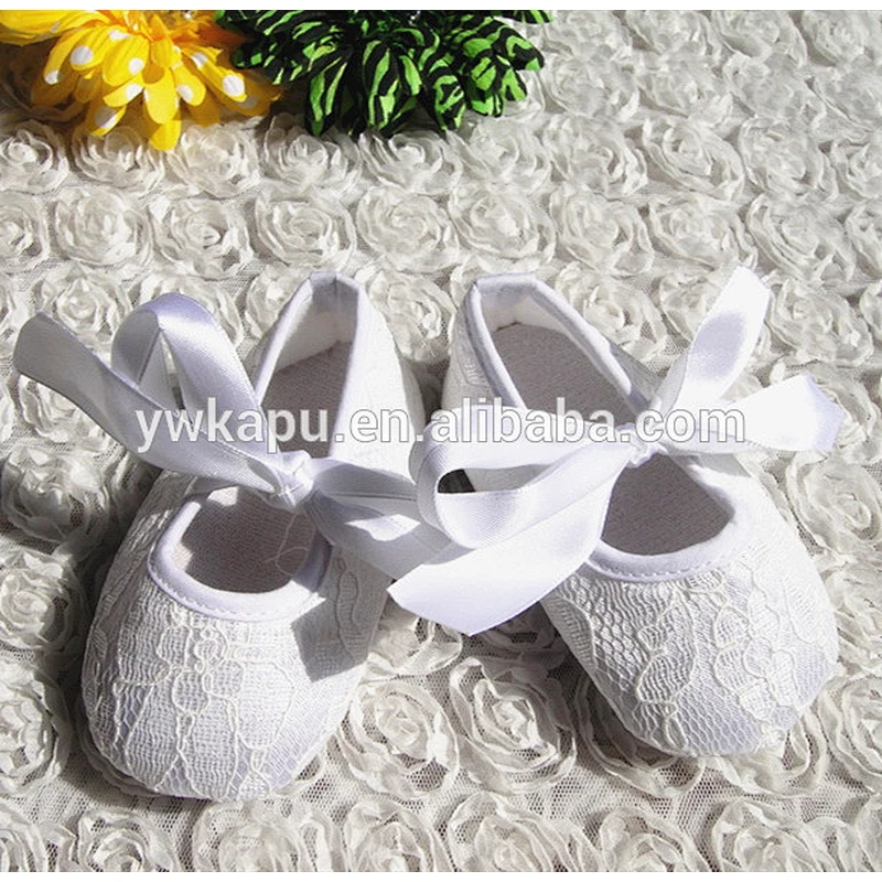 wholesale lovely new born  lace baby shoes plain white baby satin shoes
