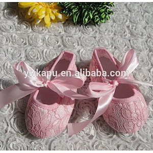 wholesale lovely new born  lace baby shoes plain white baby satin shoes