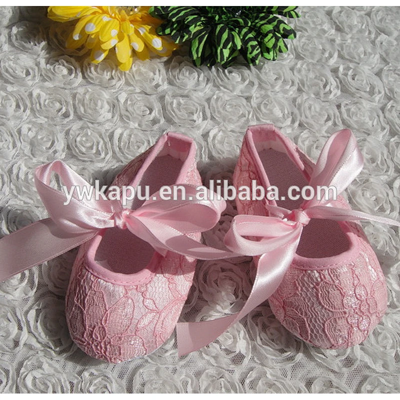 wholesale lovely new born  lace baby shoes plain white baby satin shoes