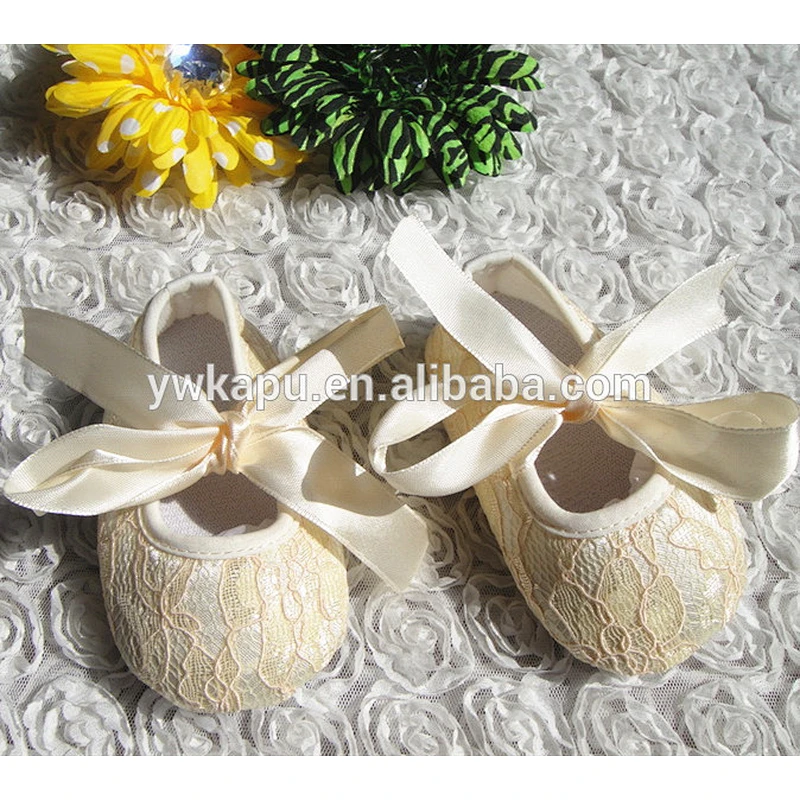 wholesale lovely new born  lace baby shoes plain white baby satin shoes