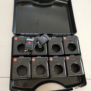 Sistemas de disparo de control remoto de tamaño muy pequeño para fuentes de escenario.