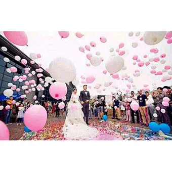 Ground explode flying color balloons