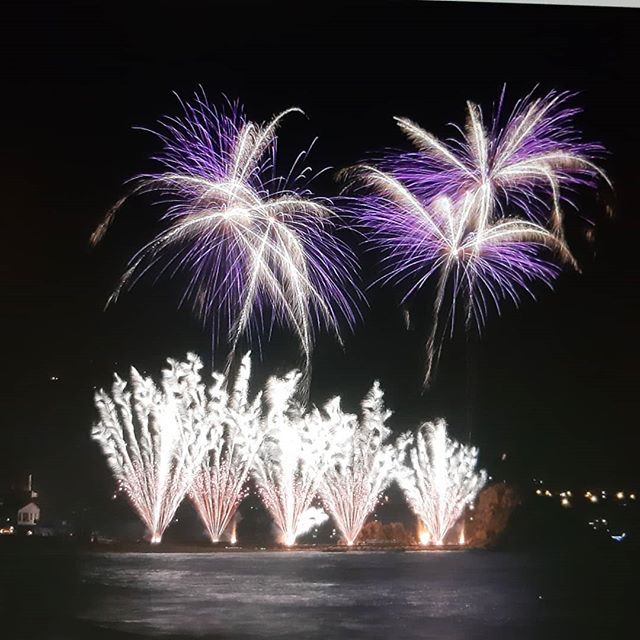 cosmosfireworks.com