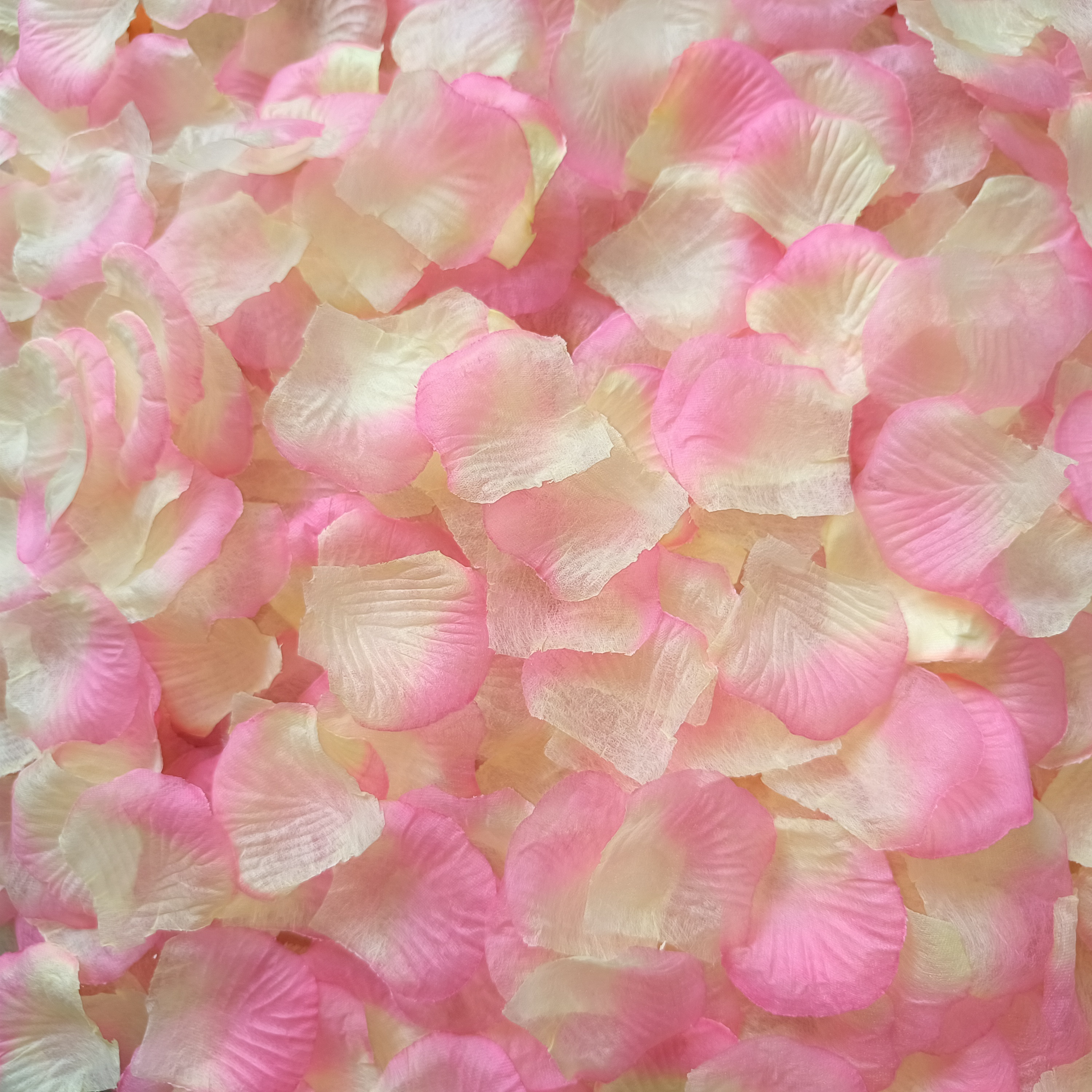 Amazon Hot Sell Artificial Rose Petals Satin Petals Silk Rose Petals For Wedding Decorations