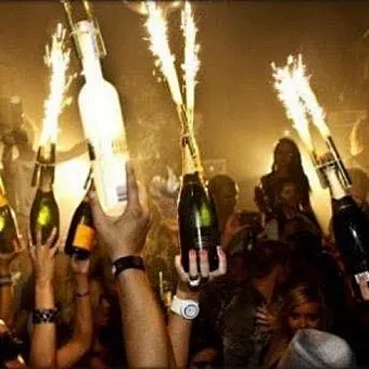 Top Sale Sparkler Factory Party Good Quality Nightclub Champagne Bottle Multi Colour Candle Birthday Cake Ice Fountain Firework