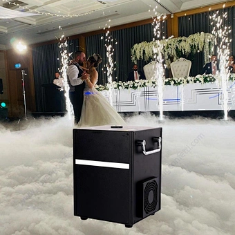 Dj Club Sparkler Firework Fountain Pyro 400w Battery Wedding Case Wireless Festival Stage Pyrotechnic Sparkle Cold Spark Machine