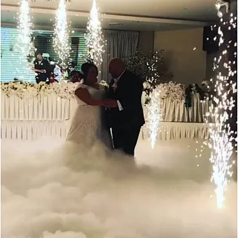 Remote DMX control  waterfall spark fall cold flame Indoor fireworks fountain machine spark machine for party Wedding dj stage