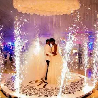 Machine Cold Flame Remote Control 360 Degree Spinning Indoor Fountain Pyrotechnic Wireless Firework Firing System Ignition