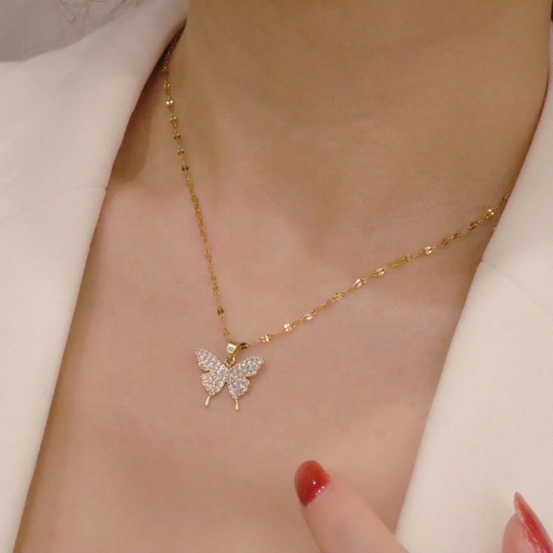 Wholesale Chains Women Gift Elegant Gold Silver Plating Butterfly Charm Necklace Sparkling Crystal Rhinestone Butterfly Necklace