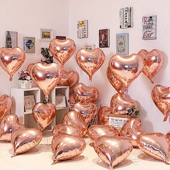 Dark Red Silk Rose Petals Romantic Flower Decoration Love Aluminium Heart Balloons for Valentin Day Wedding Party Decorations
