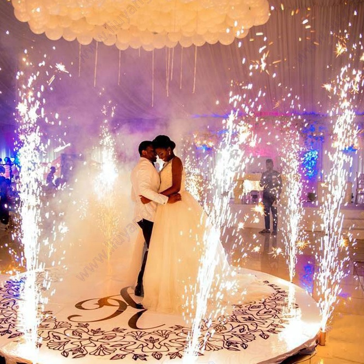 2021 New Arrives Hot Sale Remote Control 360 Degree Spinning Pyro Indoor Cold Fireworks Firing Systems for Wedding Decoration